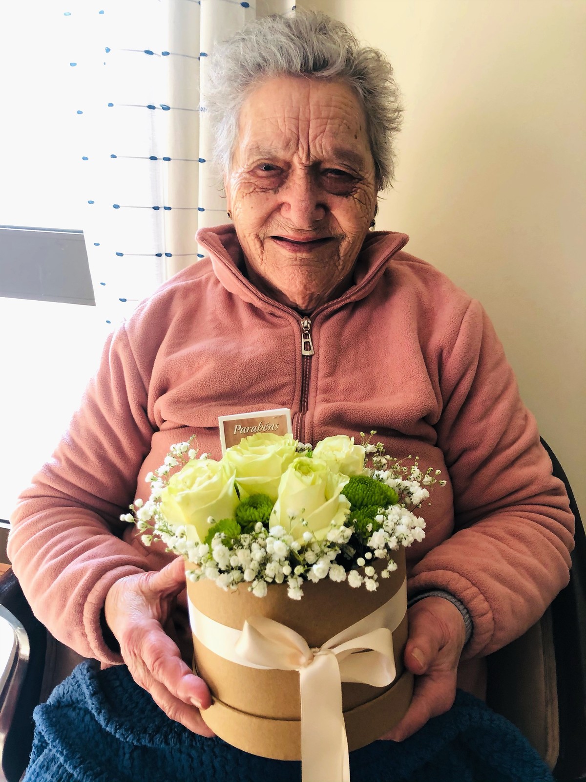 Bouquet de flores para os moradores com 90 e mais anos de idade